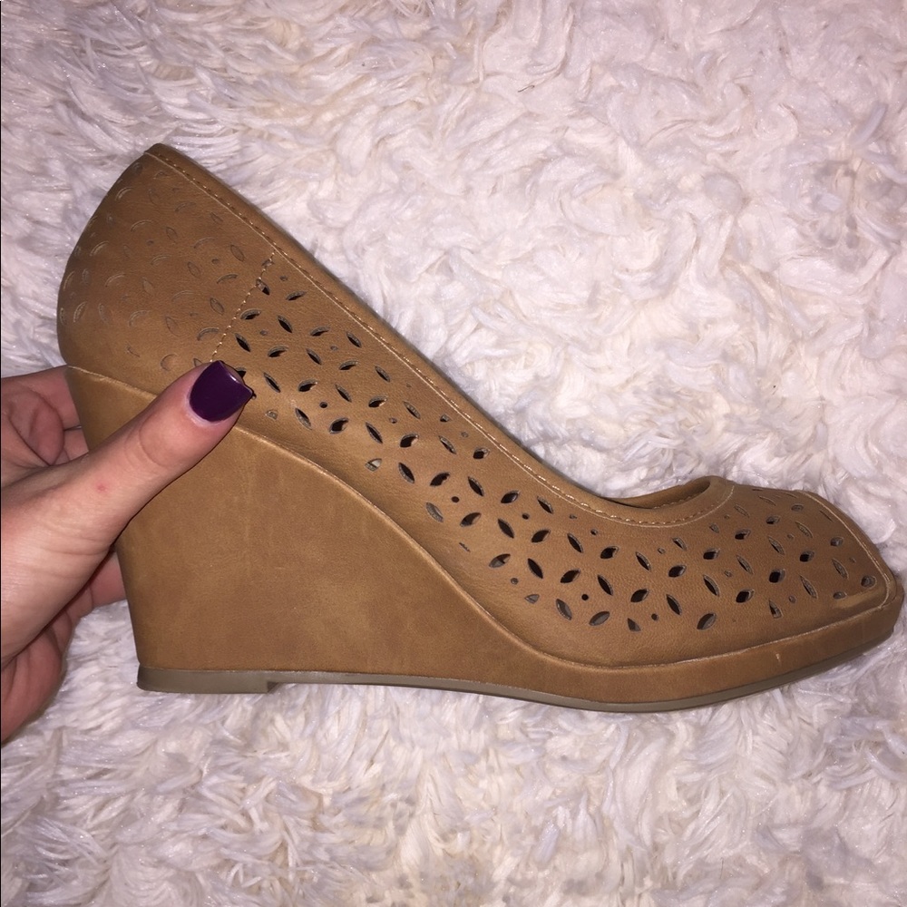 size 9 cityclassified wedge